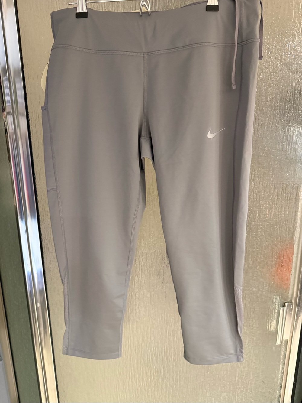 Nike Girls' Light Gray Capri Leggings with Side Pocket